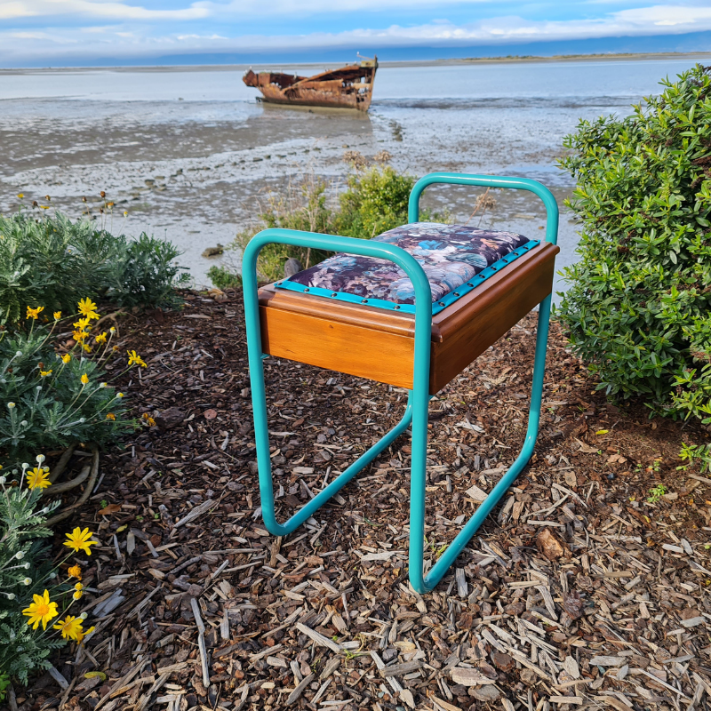 Piano stool / Seat