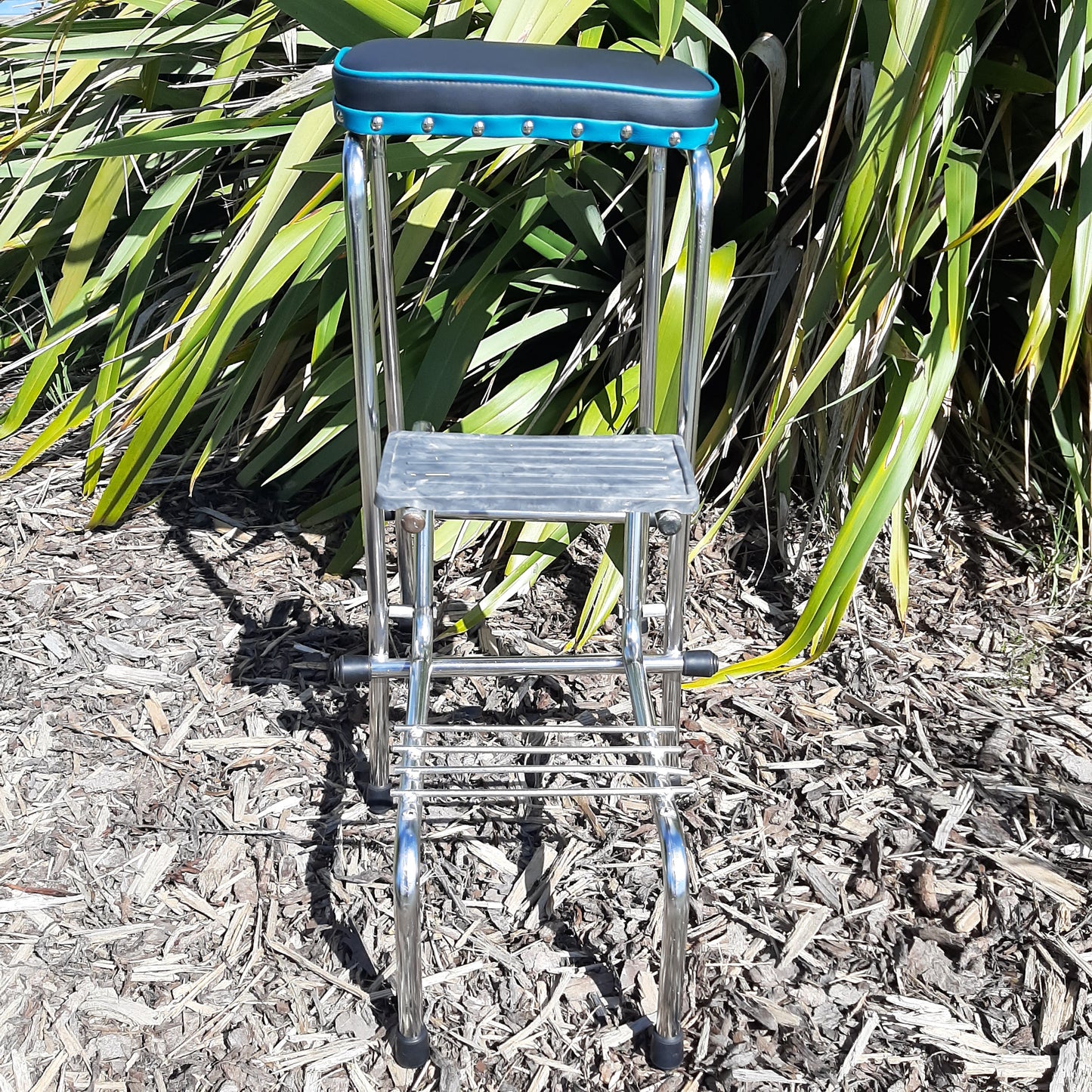 Retro Chrome Step Stool - Seat