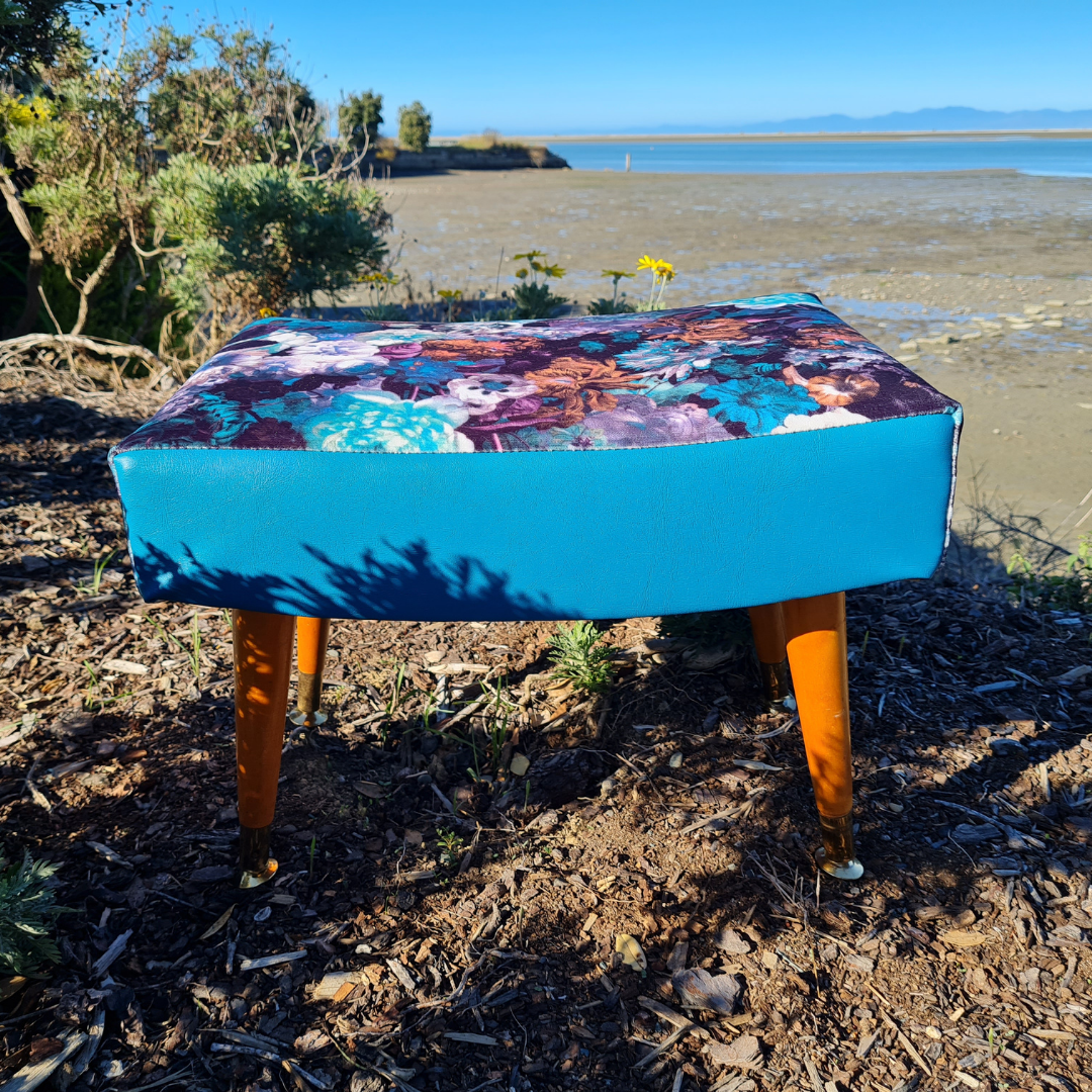 Footstool / Wooden legs