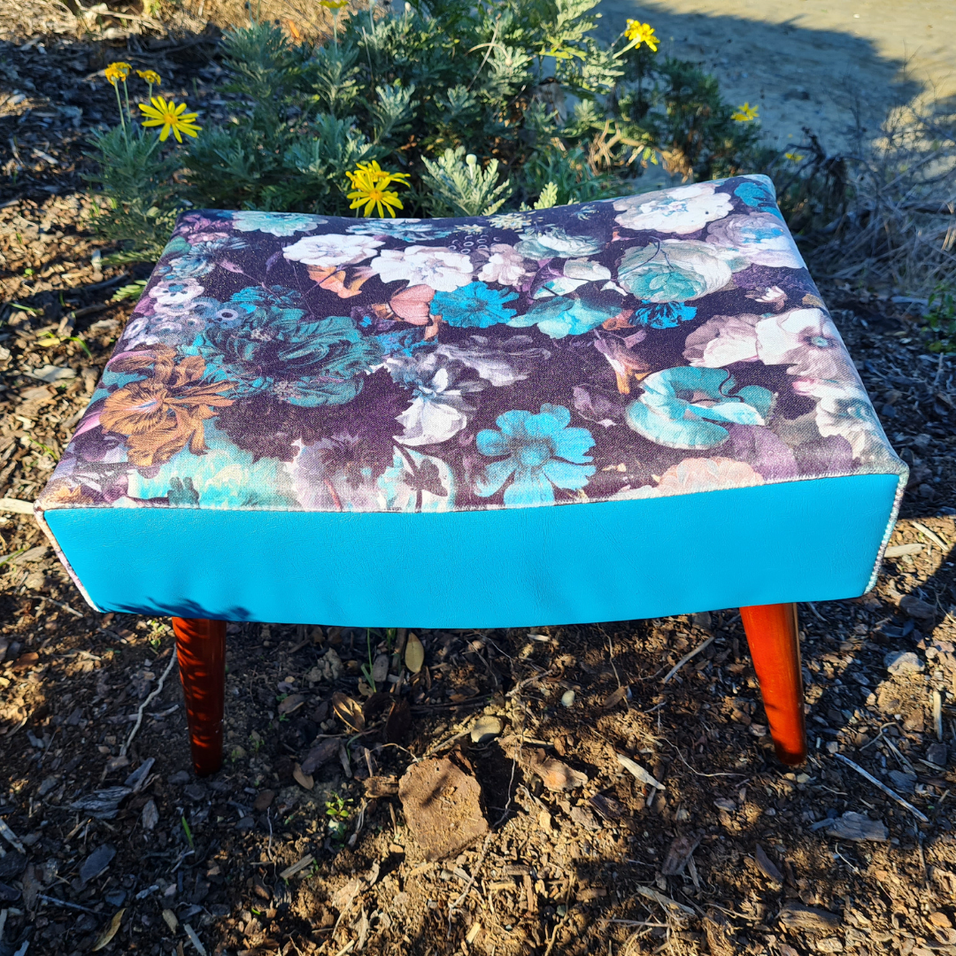 Footstool / Wooden legs