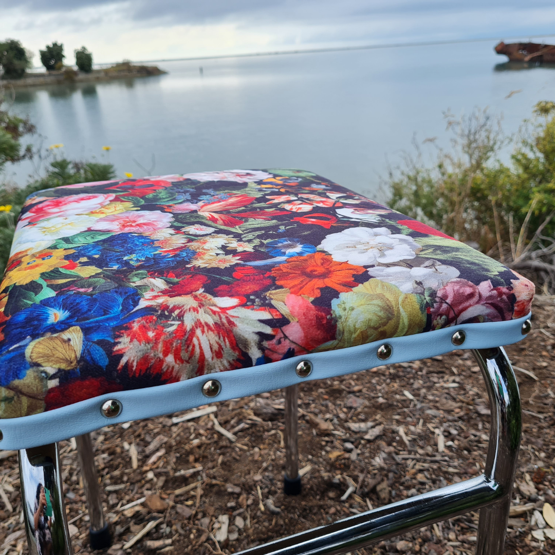 Flowerbomb Stool