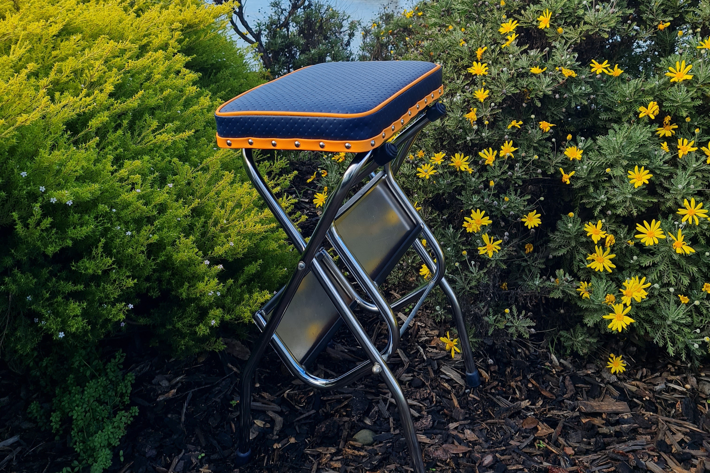 Retro Chrome Stool - Seat - scissor legs