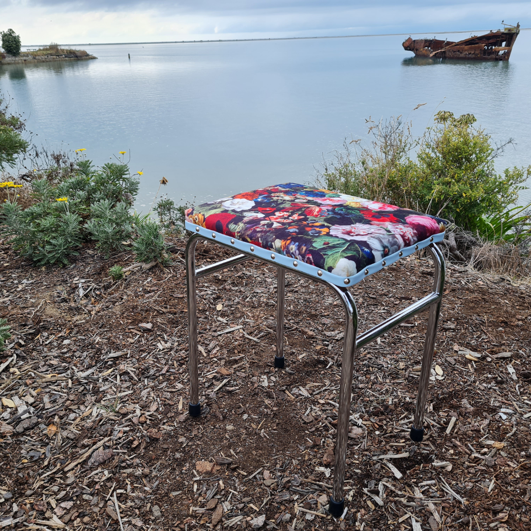 Flowerbomb Stool
