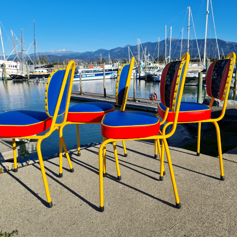 Cheerful Set of 4 retro chairs