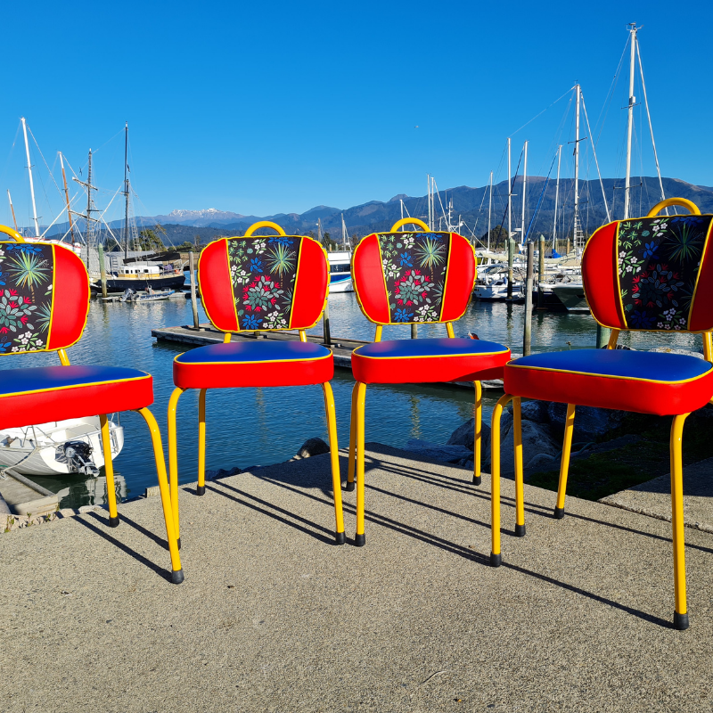 Cheerful Set of 4 retro chairs