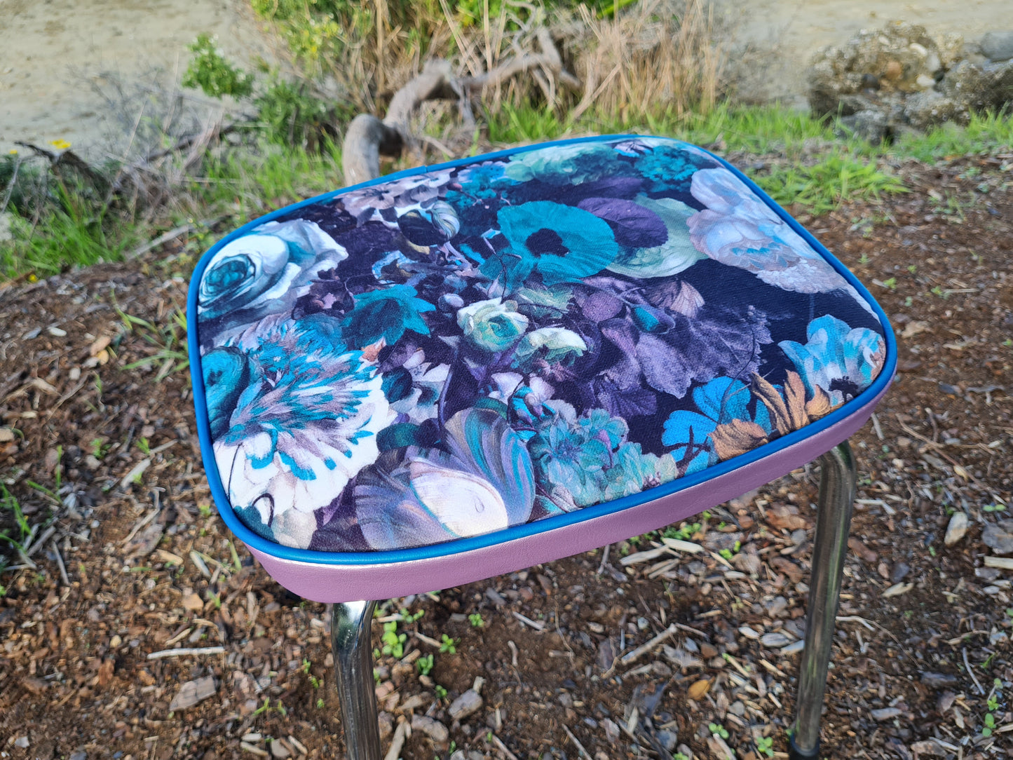 Retro Chrome Stool - Seat - Flower bomb - Blues