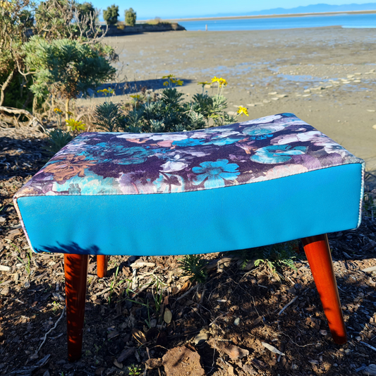 Footstool / Wooden legs